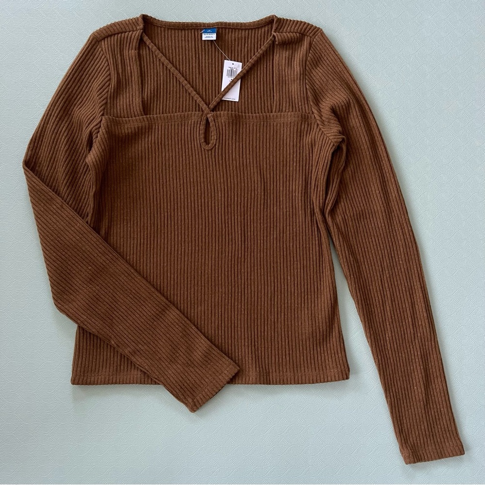 NWT Chestnut Ribbed Keyhole Top